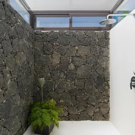 Lola - Vipvipvillas Costa Teguise