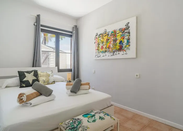 Lola - Vipvipvillas וילה קוסטה טגוויסה