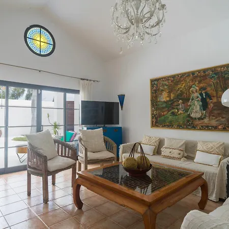 Lola - Vipvipvillas * Costa Teguise
