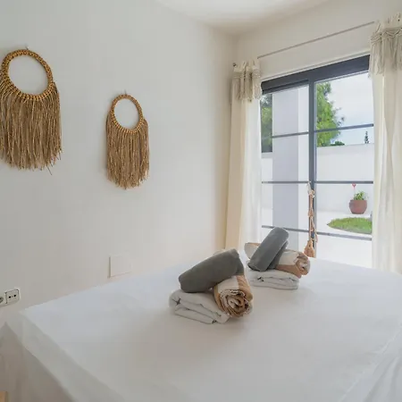 Lola - Vipvipvillas Costa Teguise