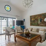 Lola - Vipvipvillas * Costa Teguise