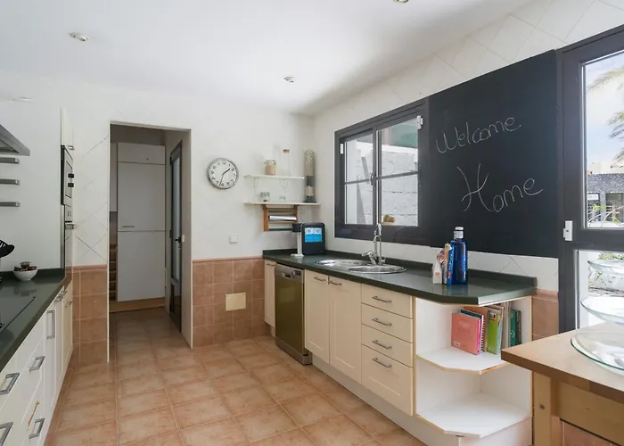 Lola - Vipvipvillas * Costa Teguise